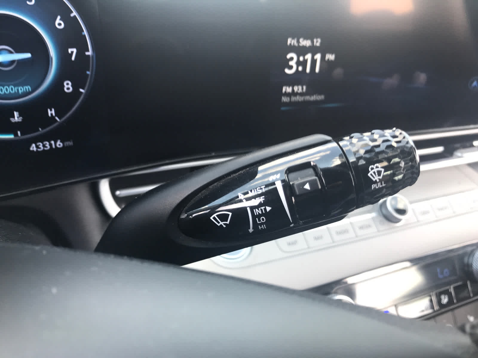 2024 Hyundai Elantra Limited photo 20