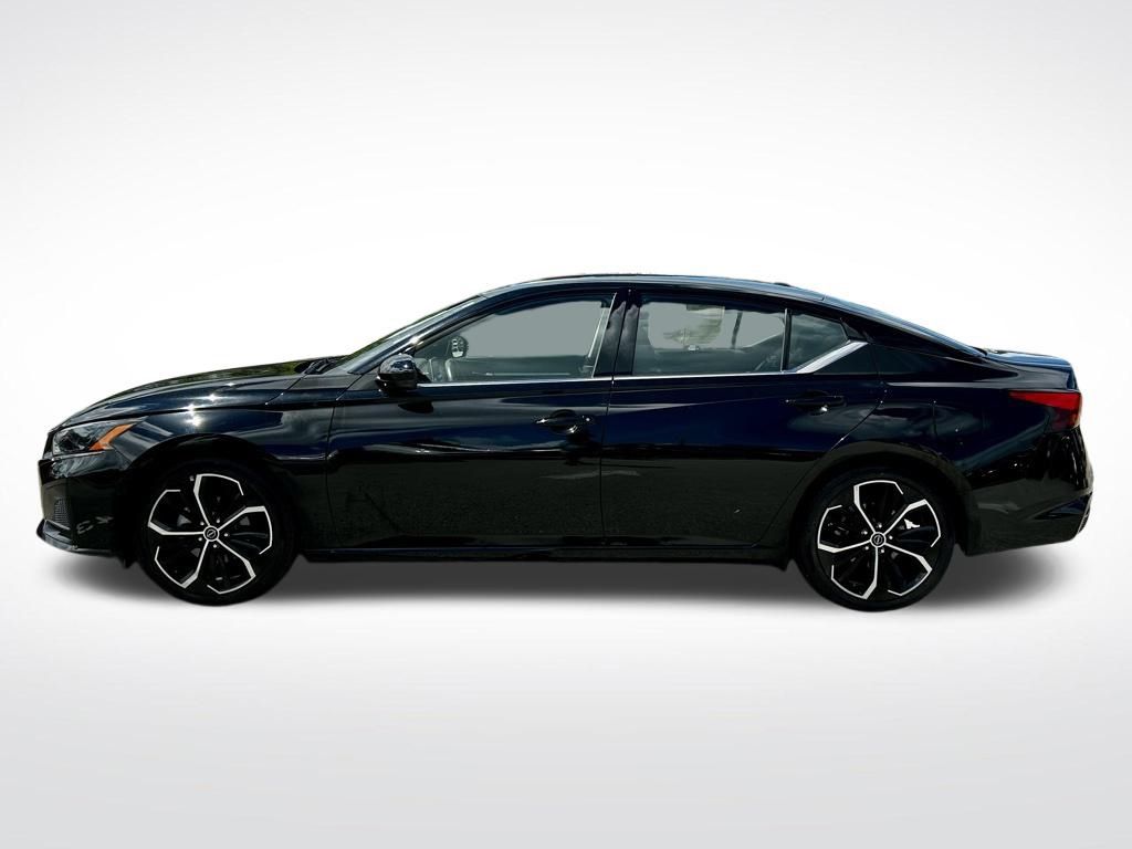 2023 Nissan Altima 2.5 SR photo 3