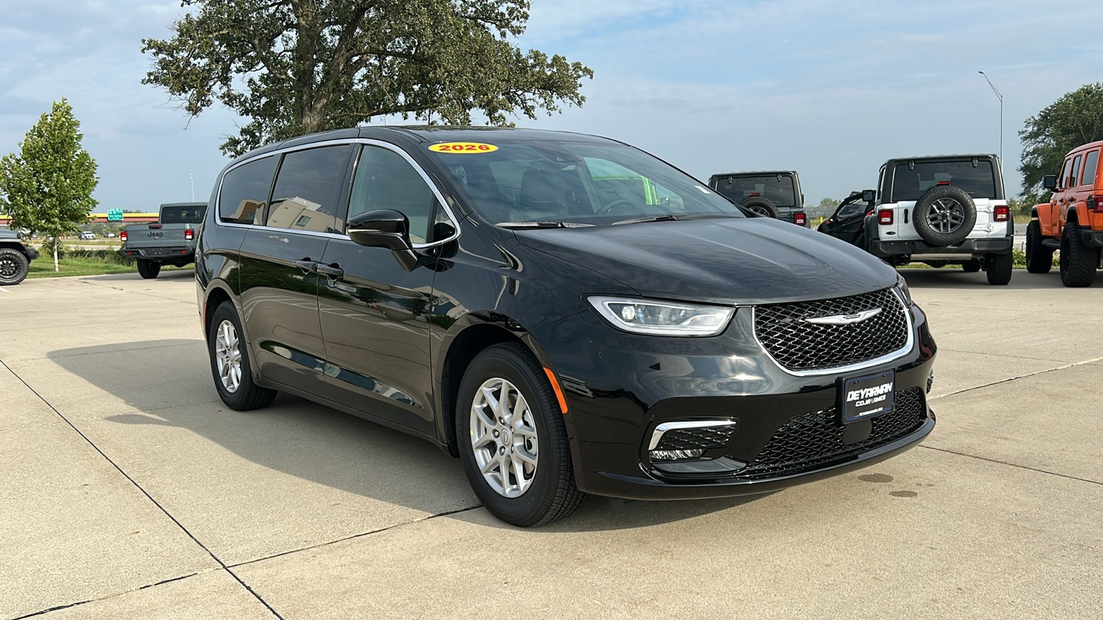 2026 Chrysler Pacifica Select's photo