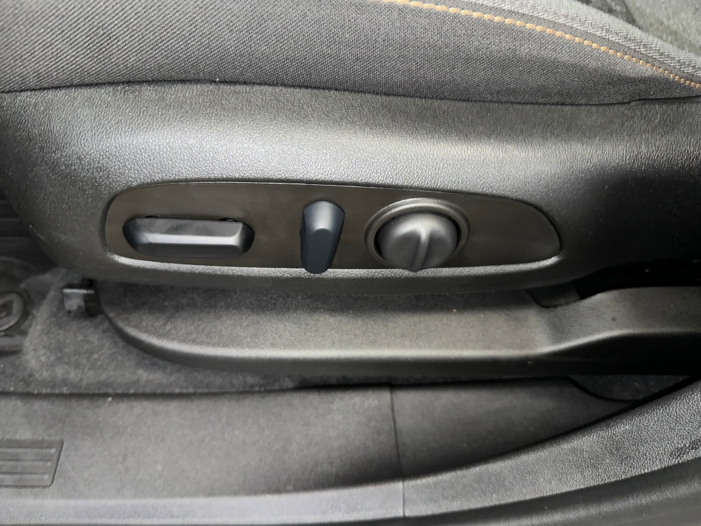 2023 Chevrolet Equinox LT photo 3