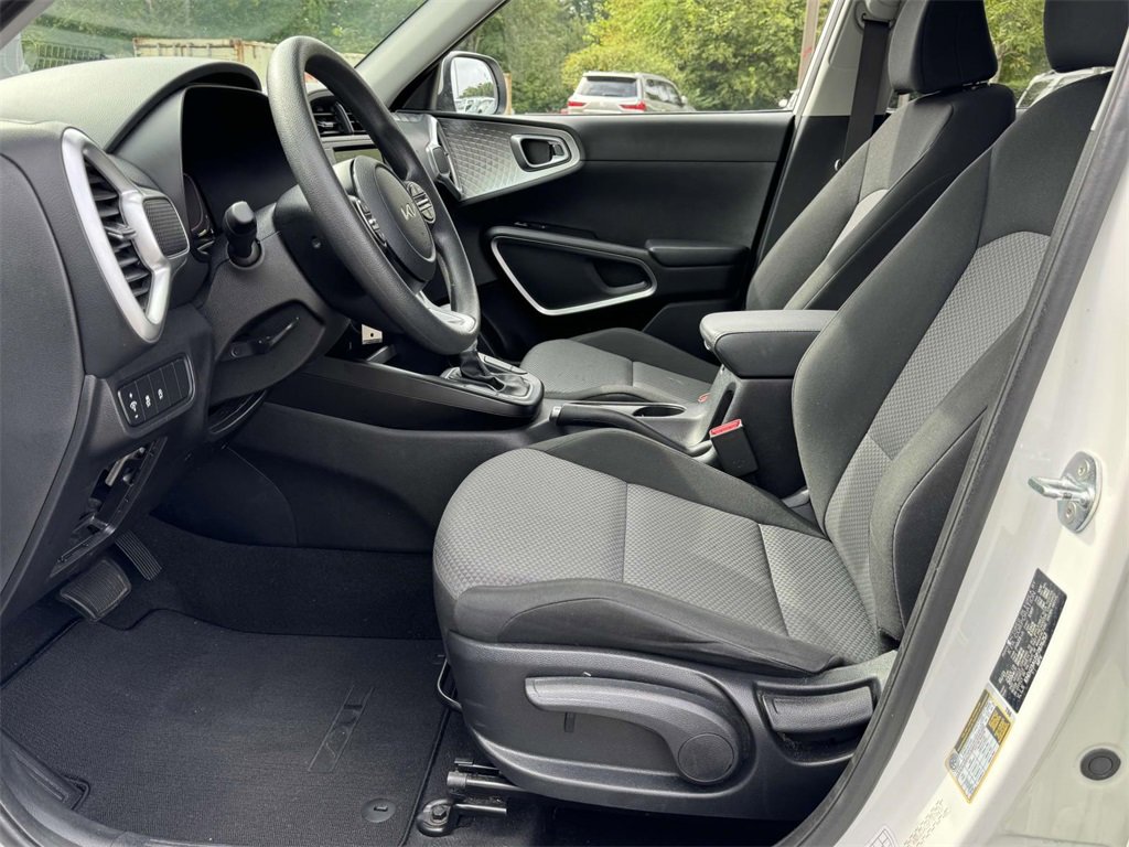 2023 Kia Soul LX photo 18