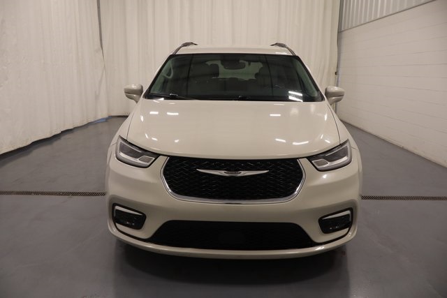 2021 Chrysler Pacifica Touring L photo 3