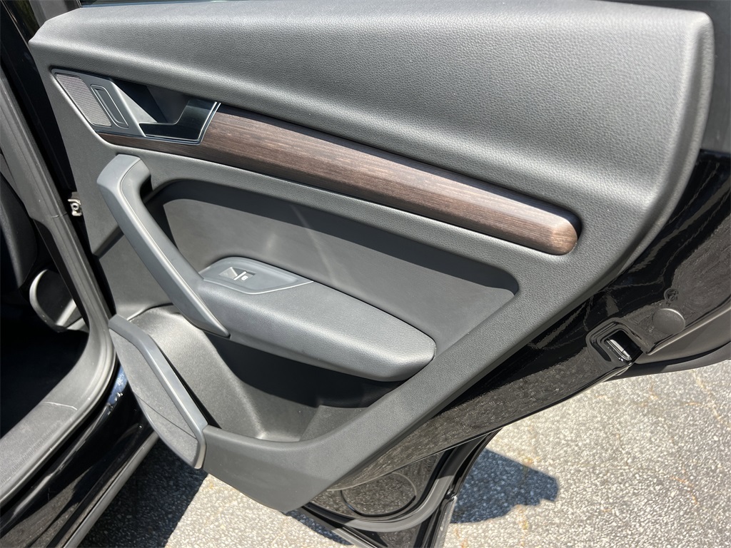 2021 Audi Q5 45 Premium photo 13