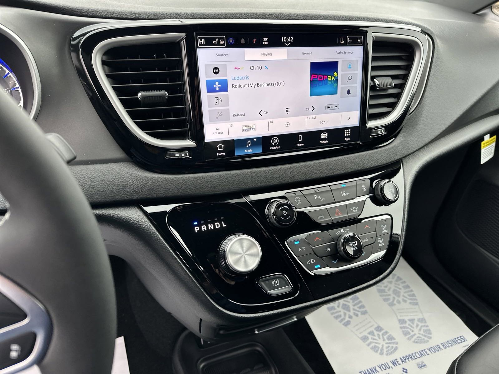 2025 Chrysler Voyager LX photo 27