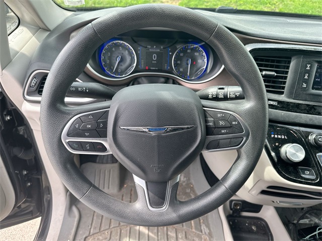 2017 Chrysler Pacifica LX photo 34