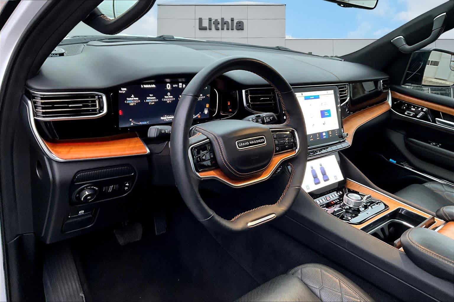 2024 Jeep Grand Wagoneer L III photo 2