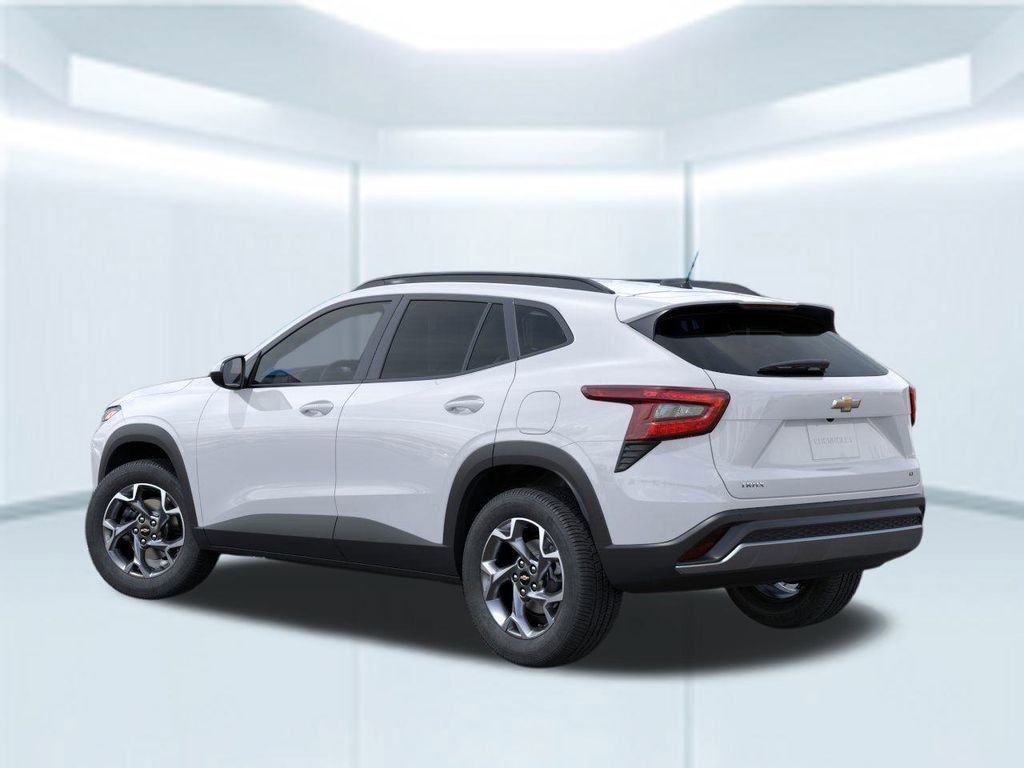 2025 Chevrolet Trax LT photo 2