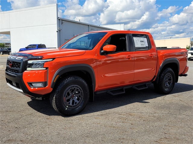 2025 Nissan Frontier PRO-4X photo 3