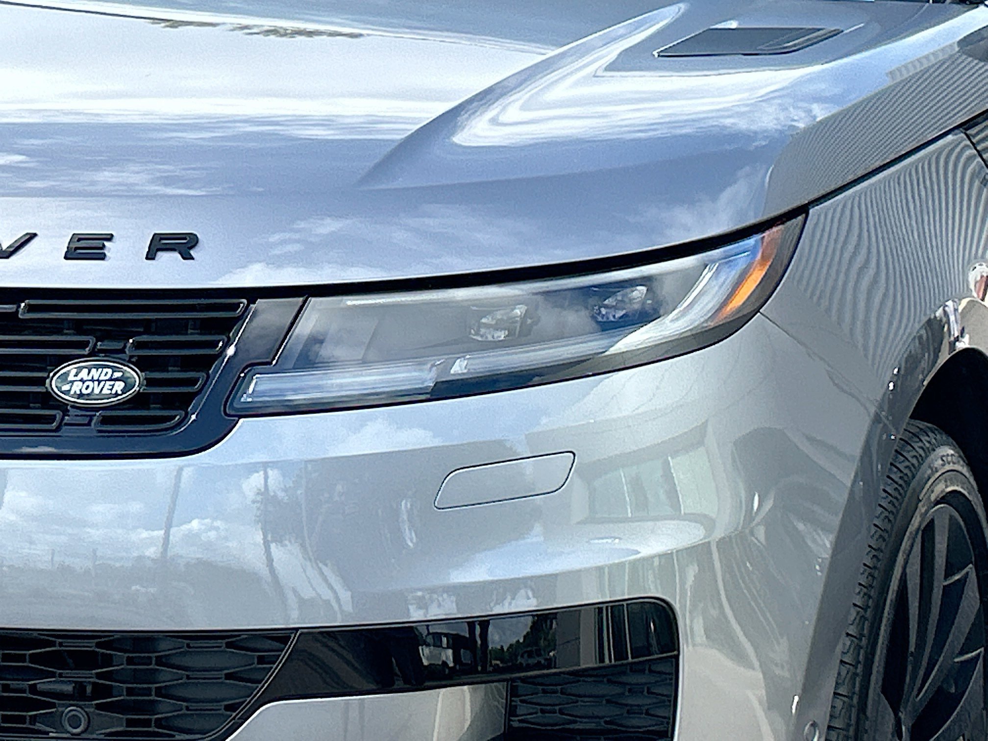 2025 Land Rover Range Rover Sport SE photo 6