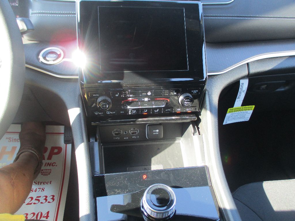 2025 Jeep Grand Cherokee Laredo X photo 7