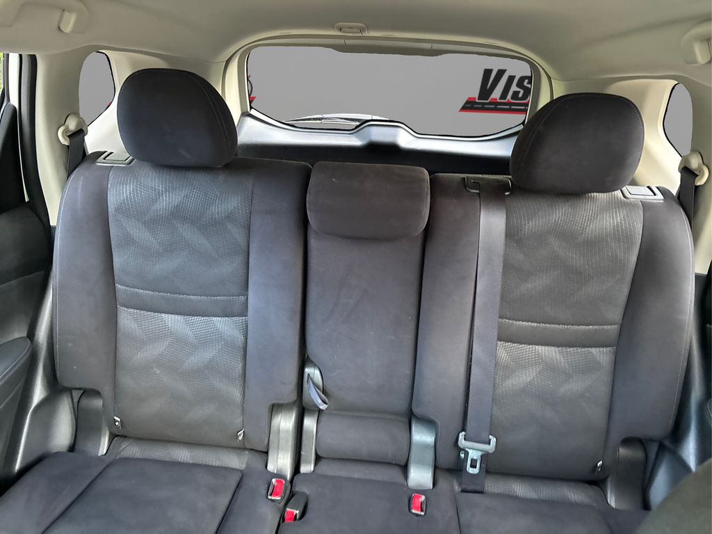 2016 Nissan Rogue SV photo 19