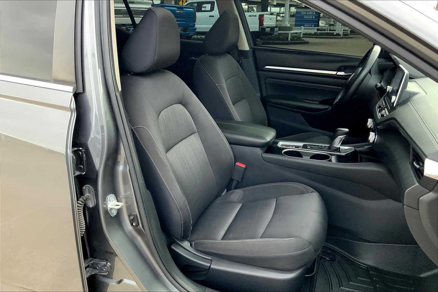 2021 Nissan Altima 2.5 SV photo 8