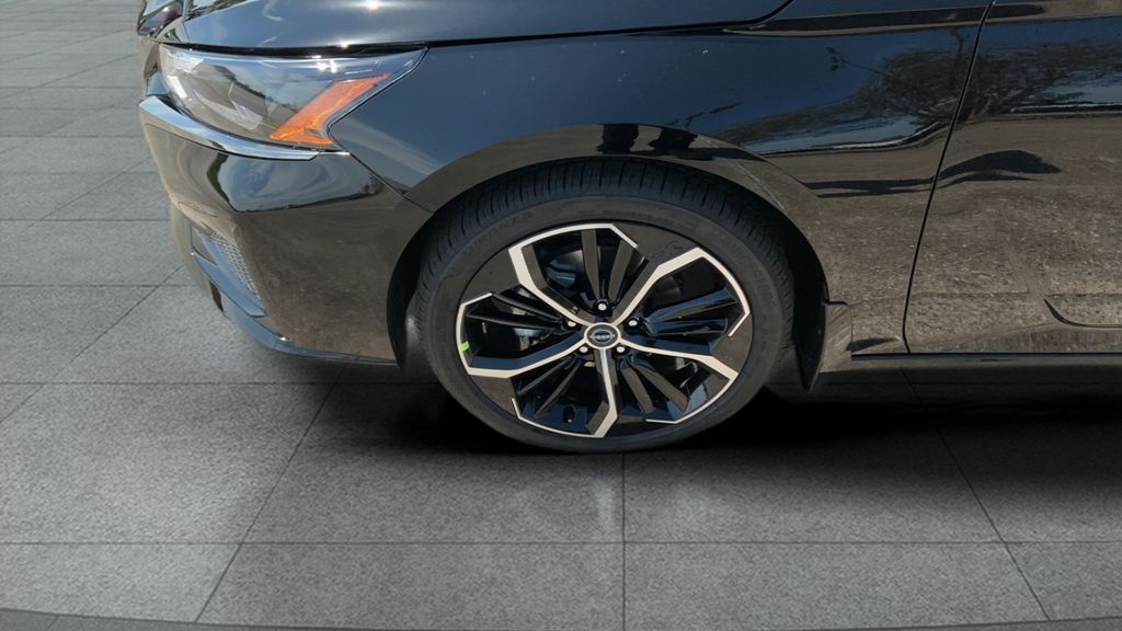 2025 Nissan Altima SR photo 2
