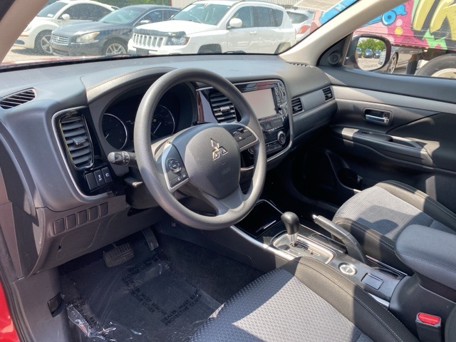2018 Mitsubishi Outlander ES photo 8