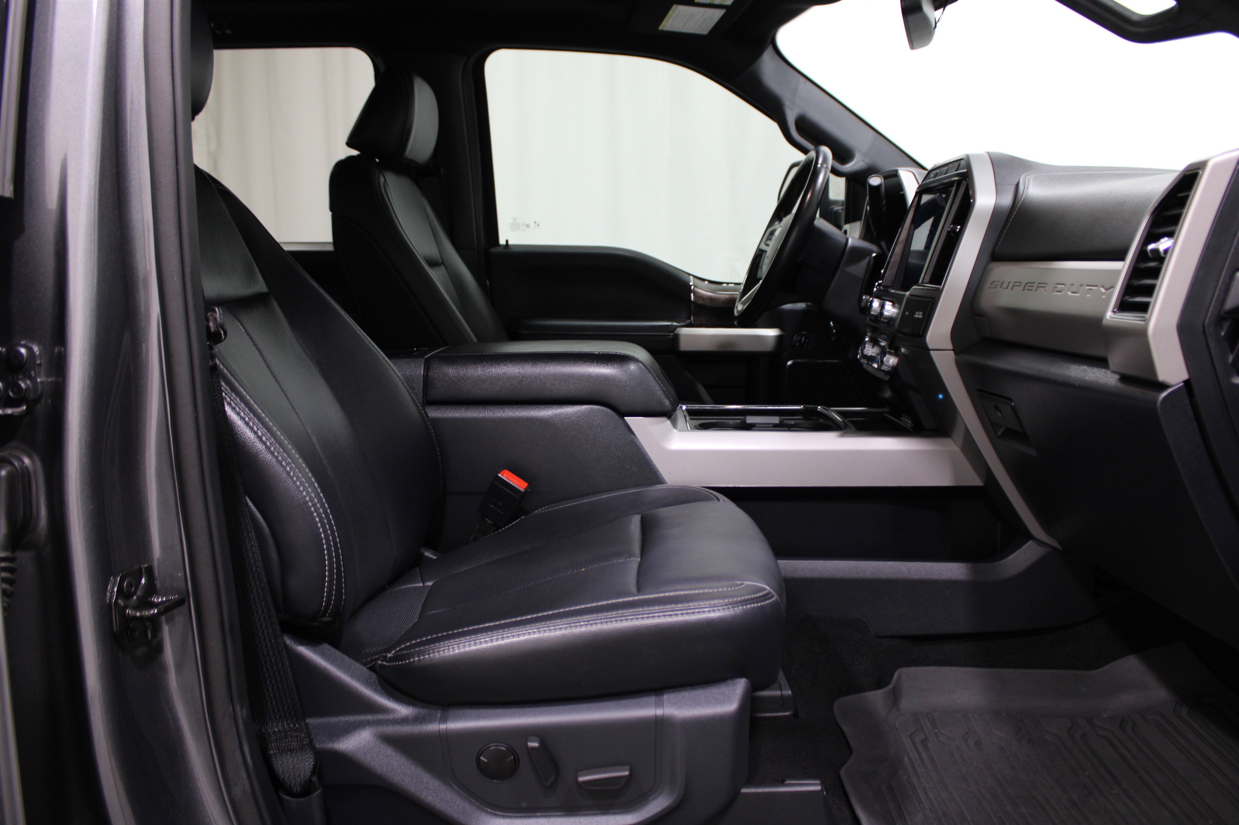 2022 Ford F-250 Lariat photo 21