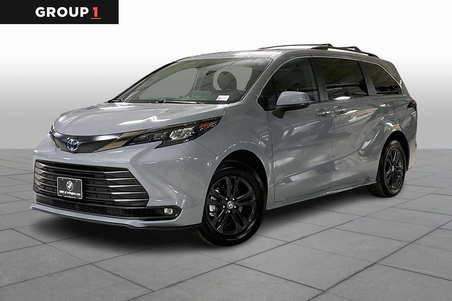 2024 Toyota Sienna Woodland Edition's photo