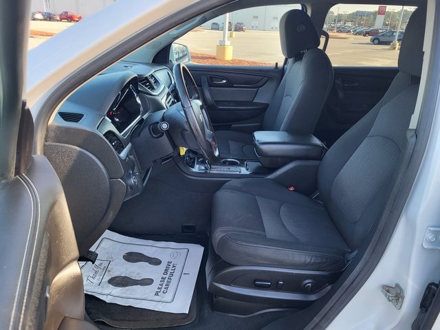 2017 Chevrolet Traverse 2LT photo 11