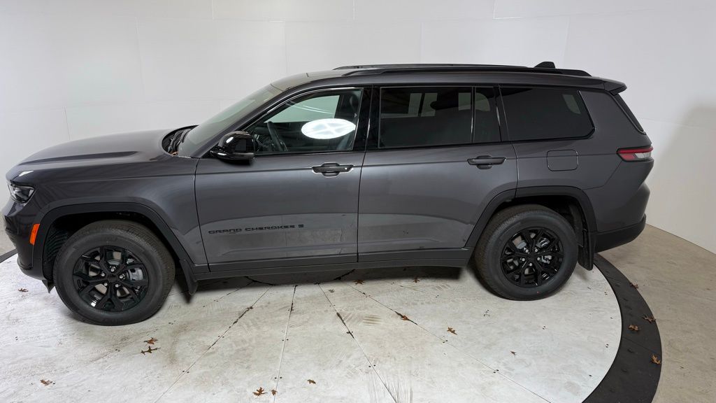 2025 Jeep Grand Cherokee Altitude X photo 4