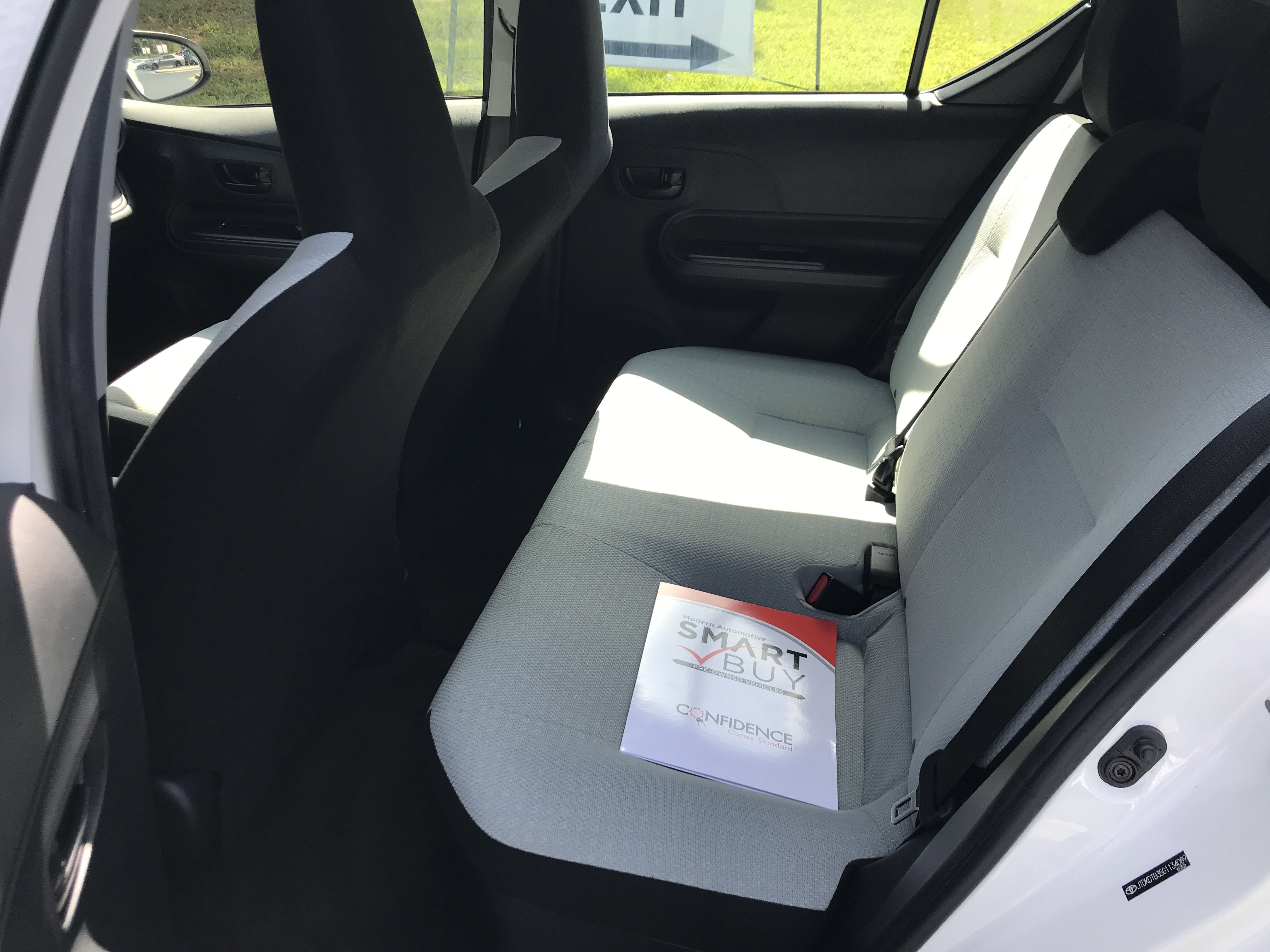 2016 Toyota Prius C One photo 3