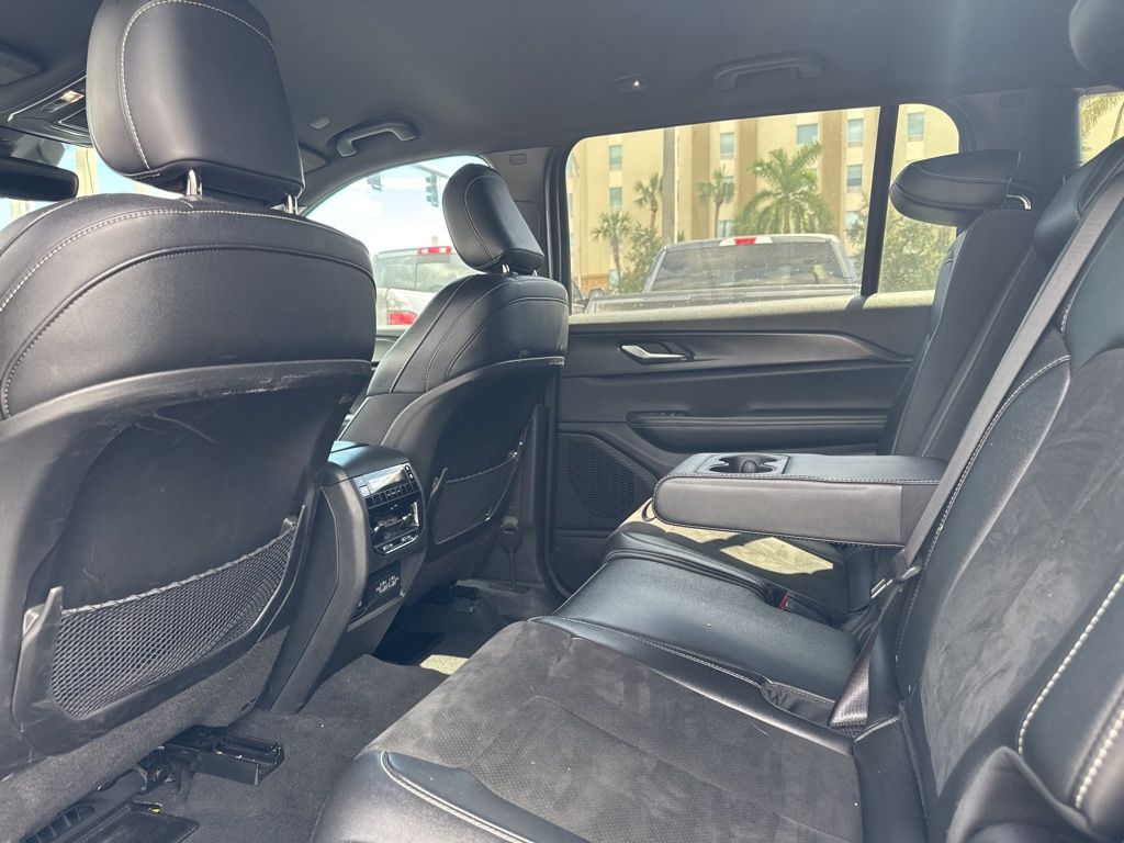 2023 Jeep Grand Cherokee Altitude photo 4