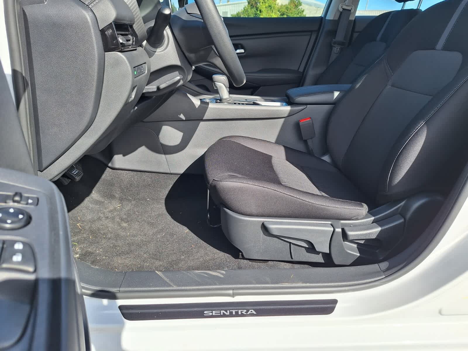 2025 Nissan Sentra SV photo 10