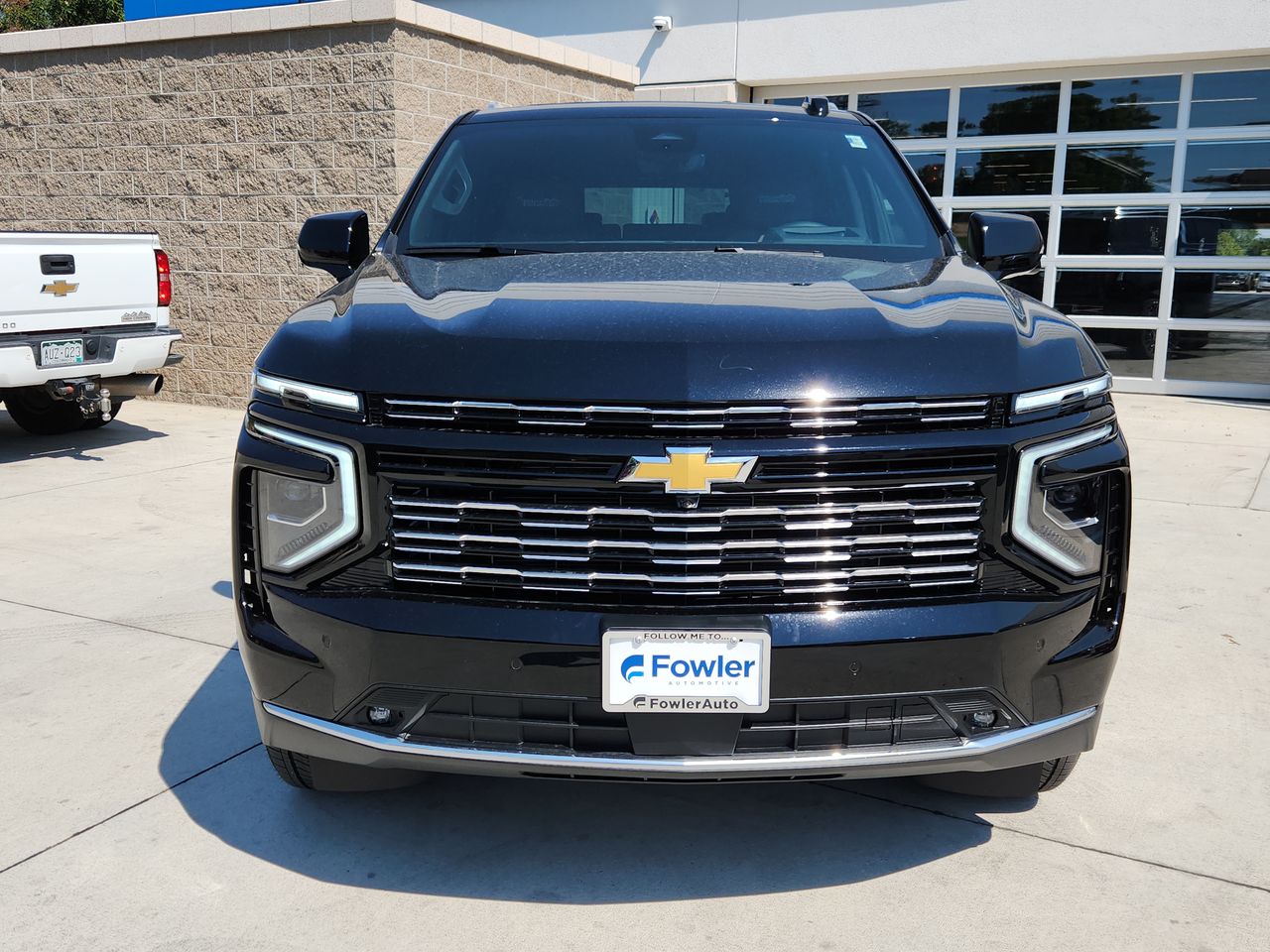 2025 Chevrolet Suburban High Country photo 2