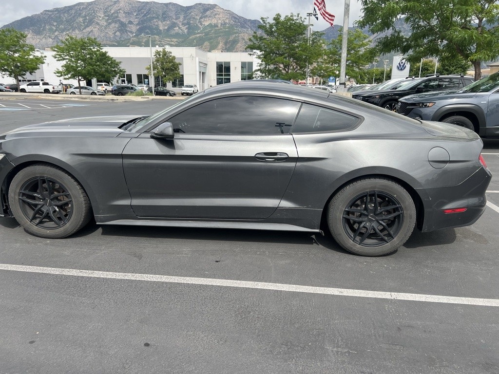 2015 Ford Mustang V6 photo 7
