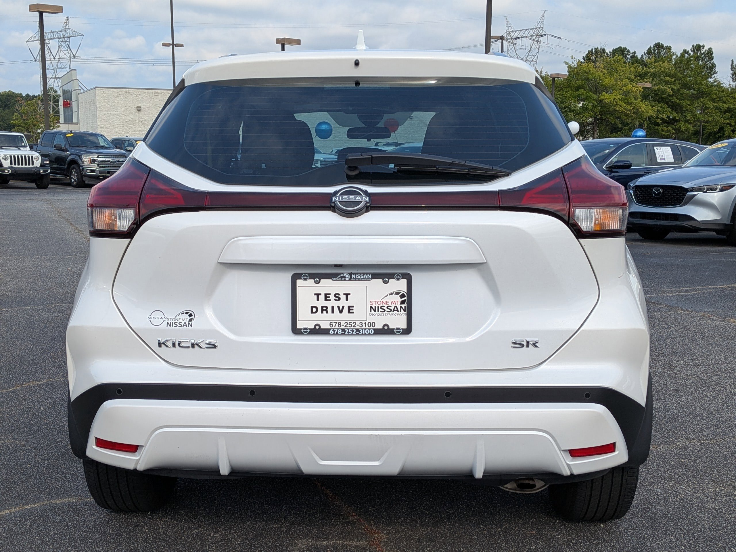 2023 Nissan Kicks SR photo 3