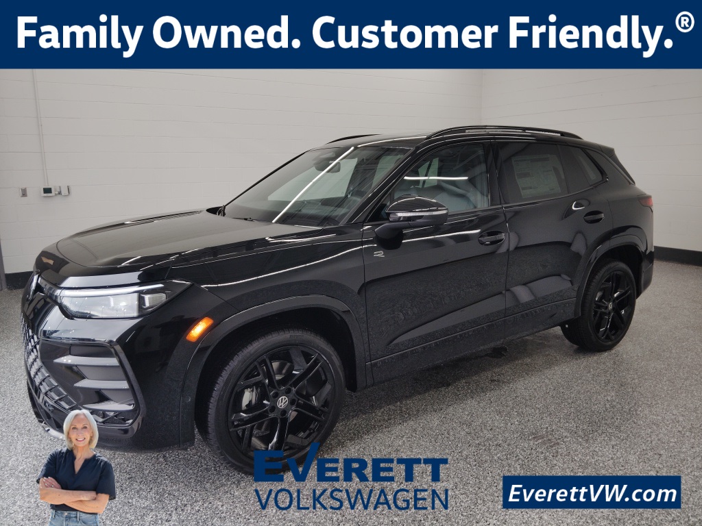 2026 Volkswagen Tiguan SE R-LINE BLACK's photo