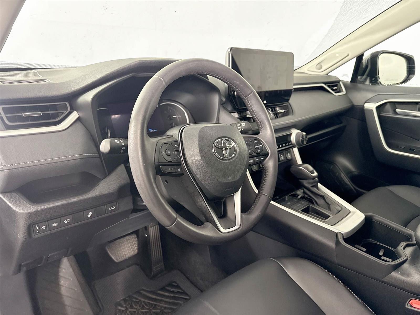 2024 Toyota RAV4 XLE Premium photo 10