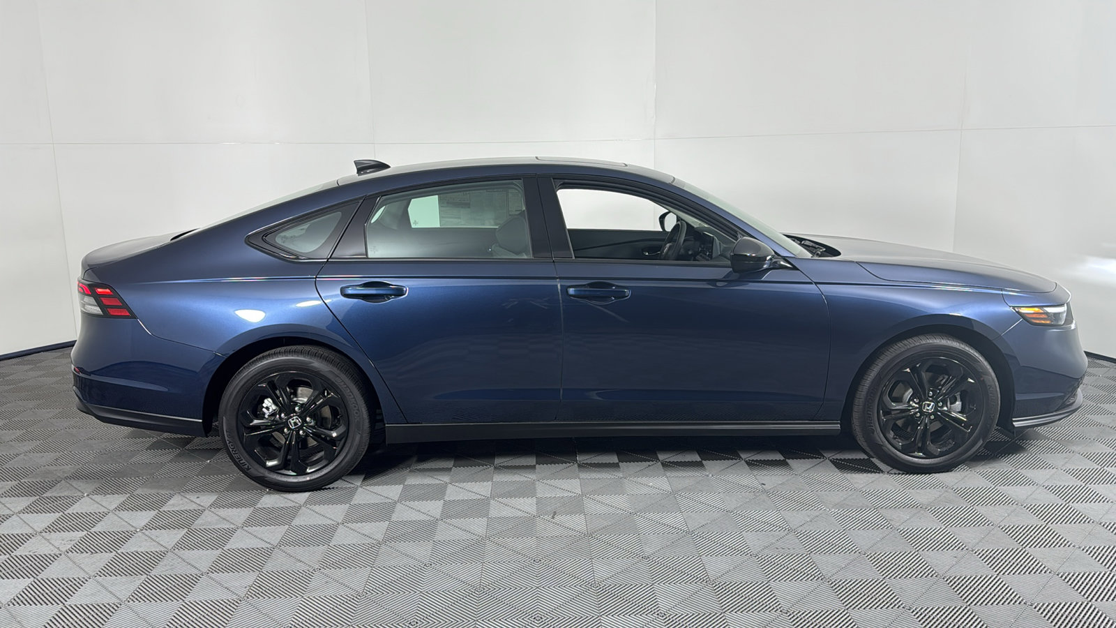 2025 Honda Accord SE photo 3