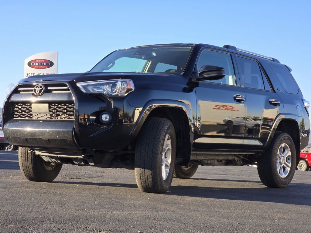 2022 Toyota 4Runner SR5 photo 2
