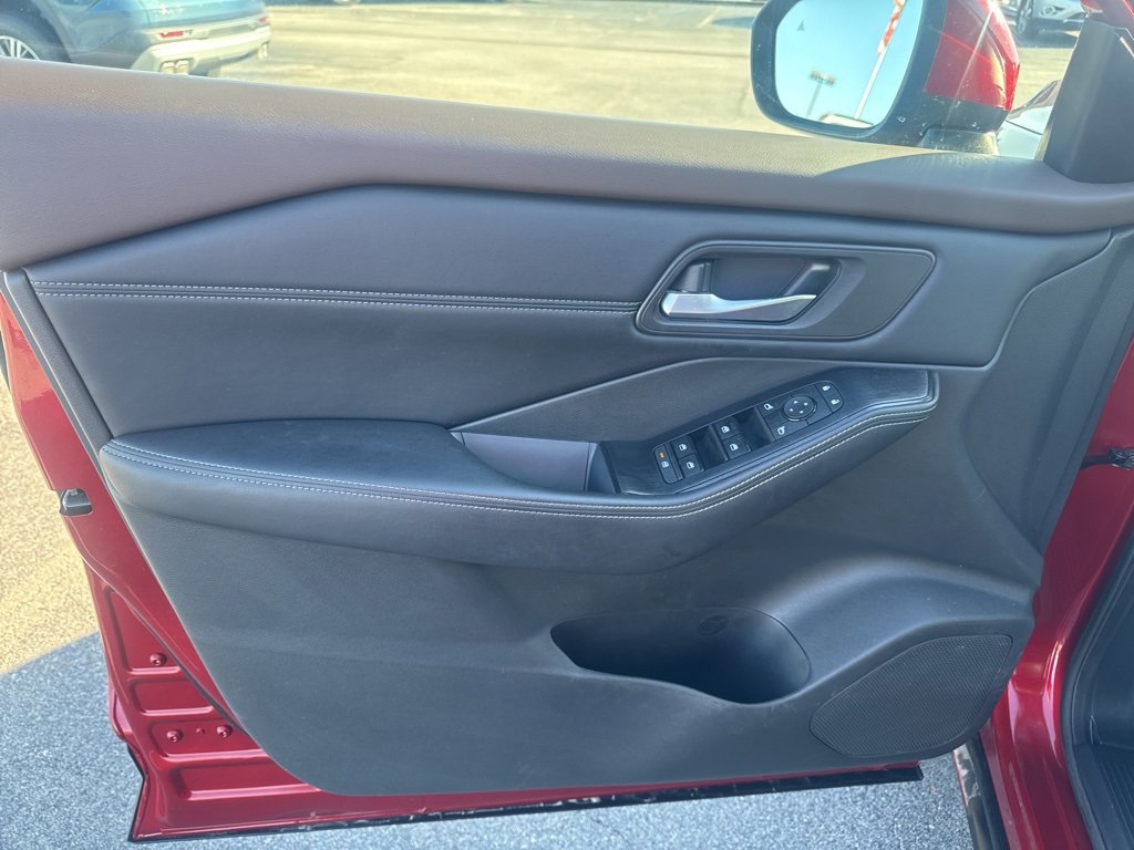 2022 Nissan Rogue SV photo 19