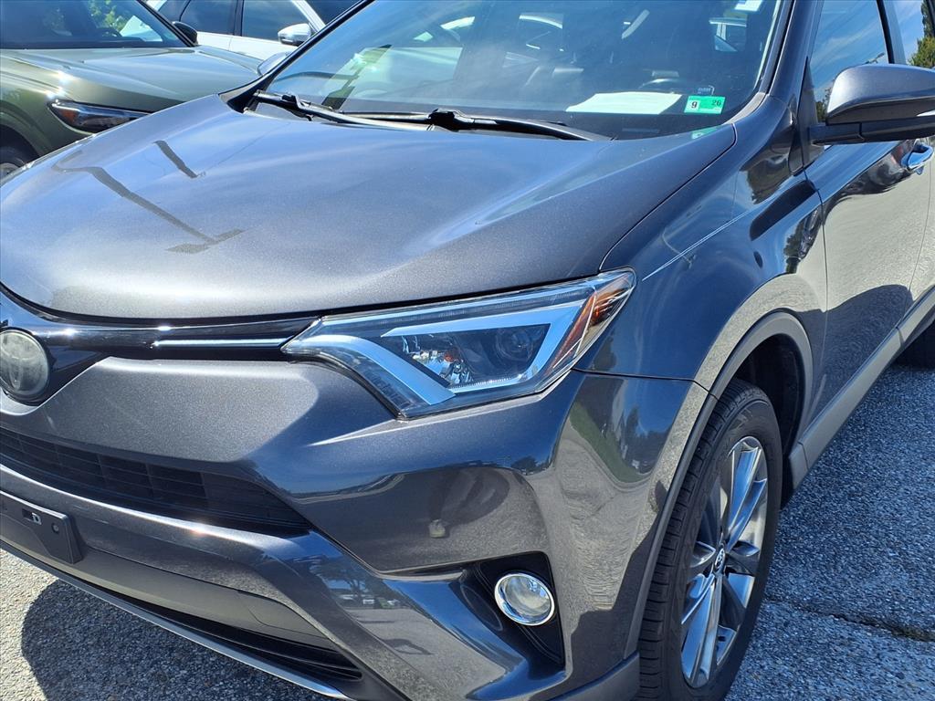 2018 Toyota RAV4 Limited photo 3