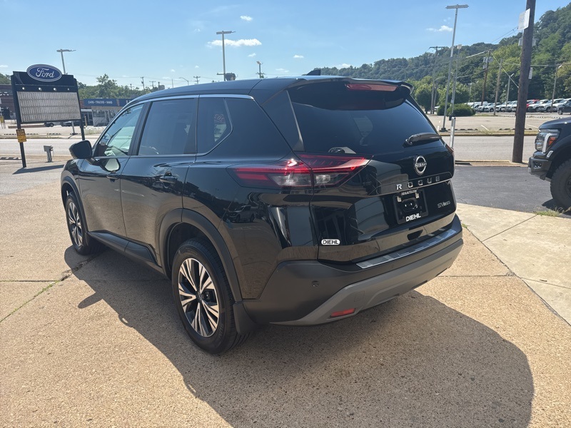 2022 Nissan Rogue SV photo 5