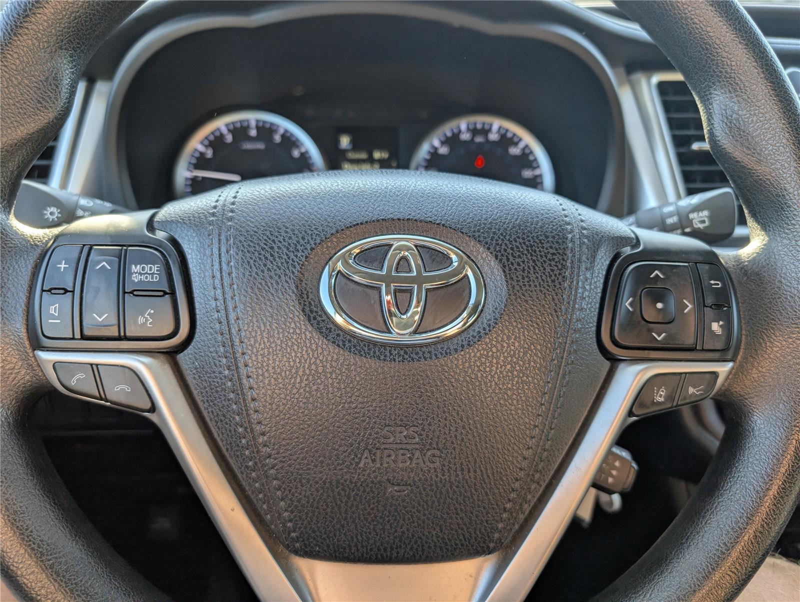 2018 Toyota Highlander LE photo 21