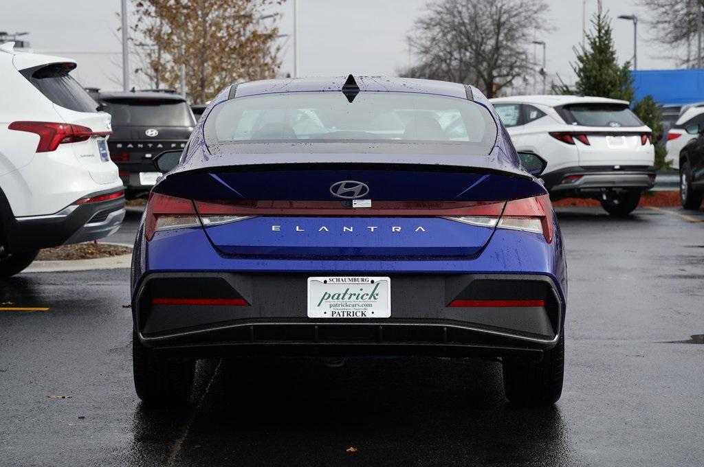 2025 Hyundai Elantra SEL Sport photo 5