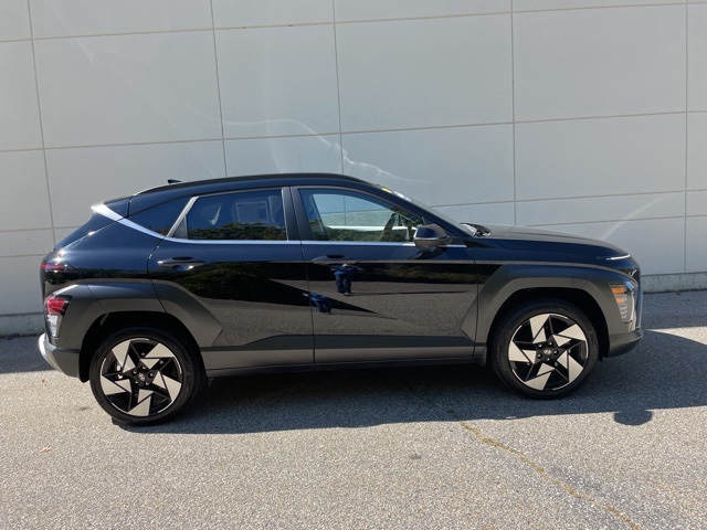 2024 Hyundai Kona Limited photo 2