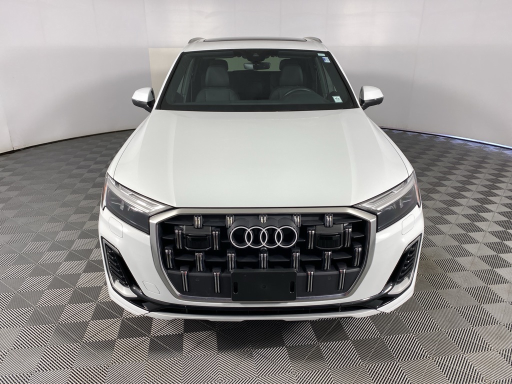 2025 Audi Q7 55 Premium Plus photo 2