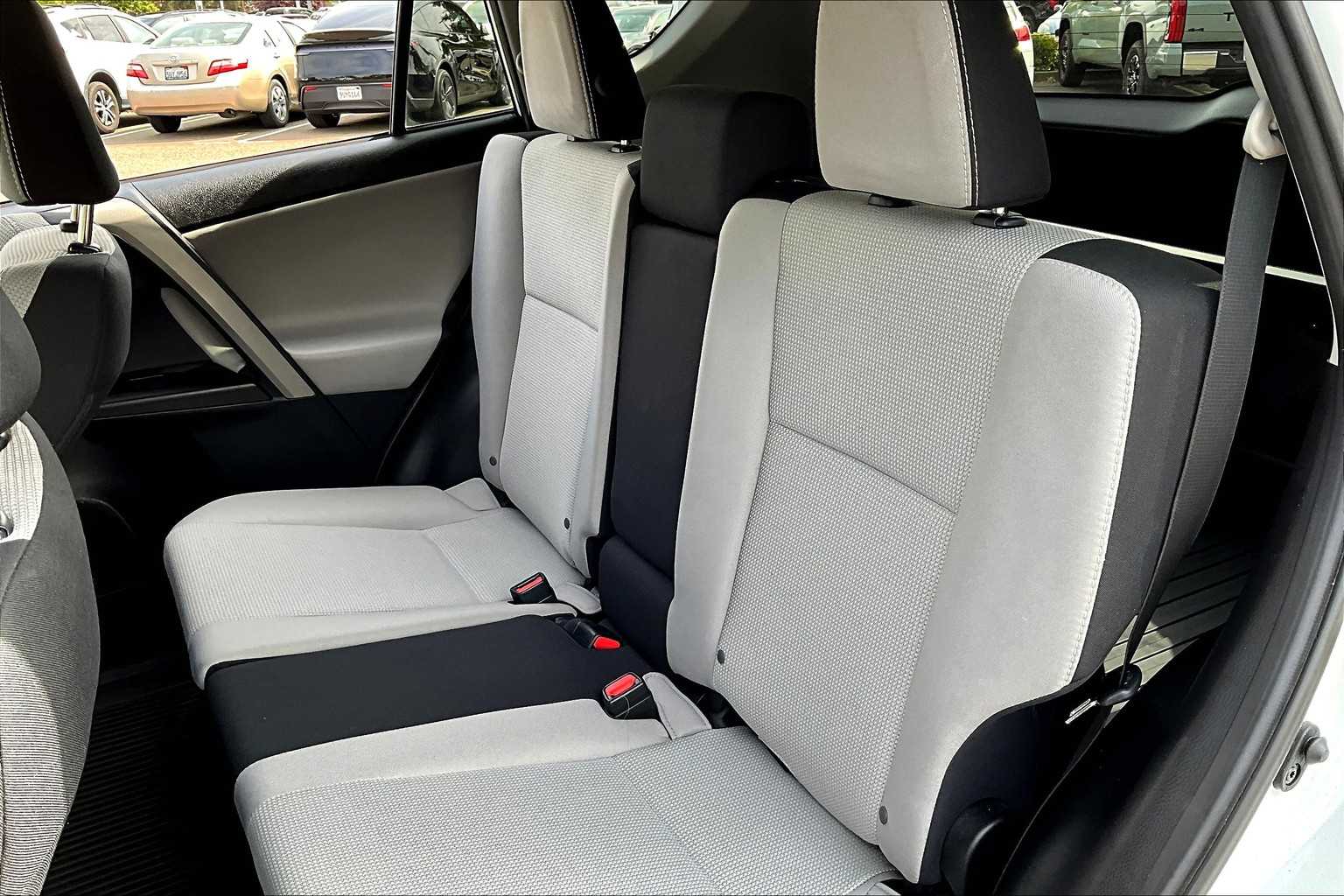 2018 Toyota RAV4 XLE photo 19