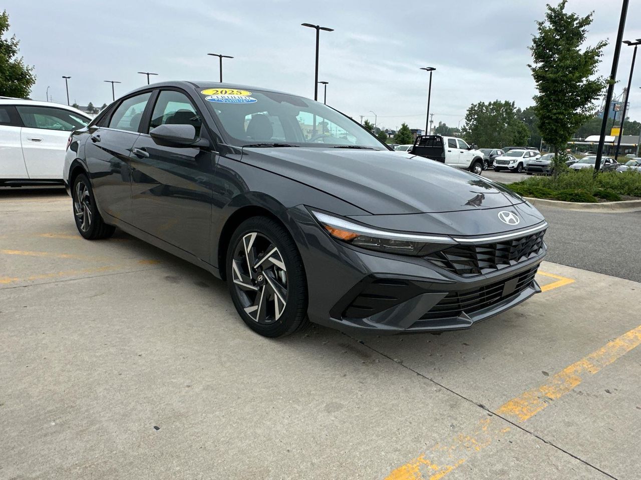 2025 Hyundai Elantra SEL Convenience photo 4