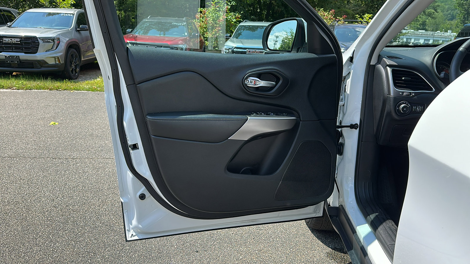 2021 Jeep Cherokee Latitude Lux photo 11