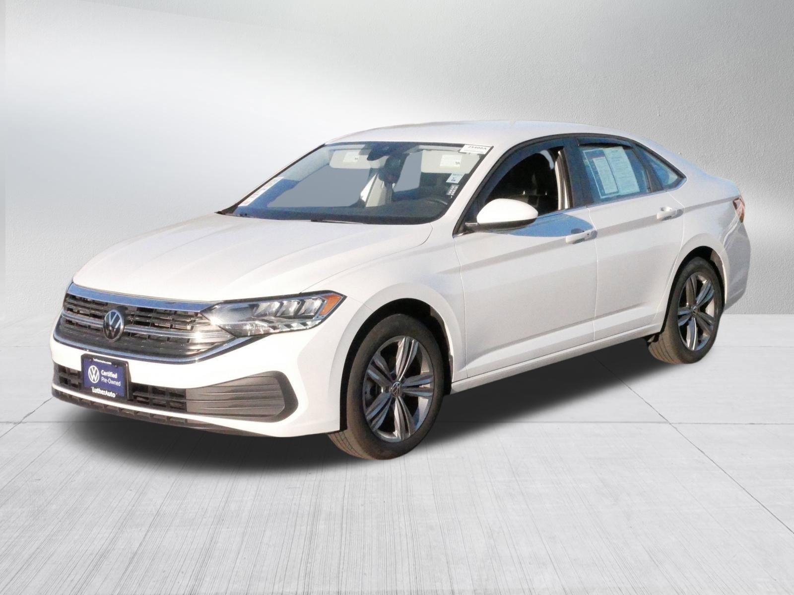 2023 Volkswagen Jetta SE photo 3