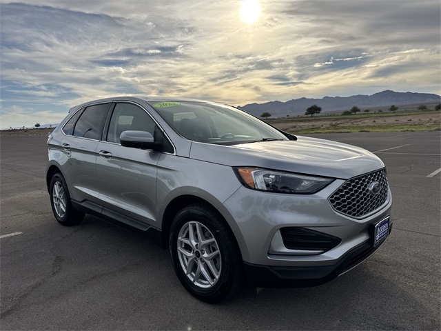 2023 Ford Edge SEL photo 3