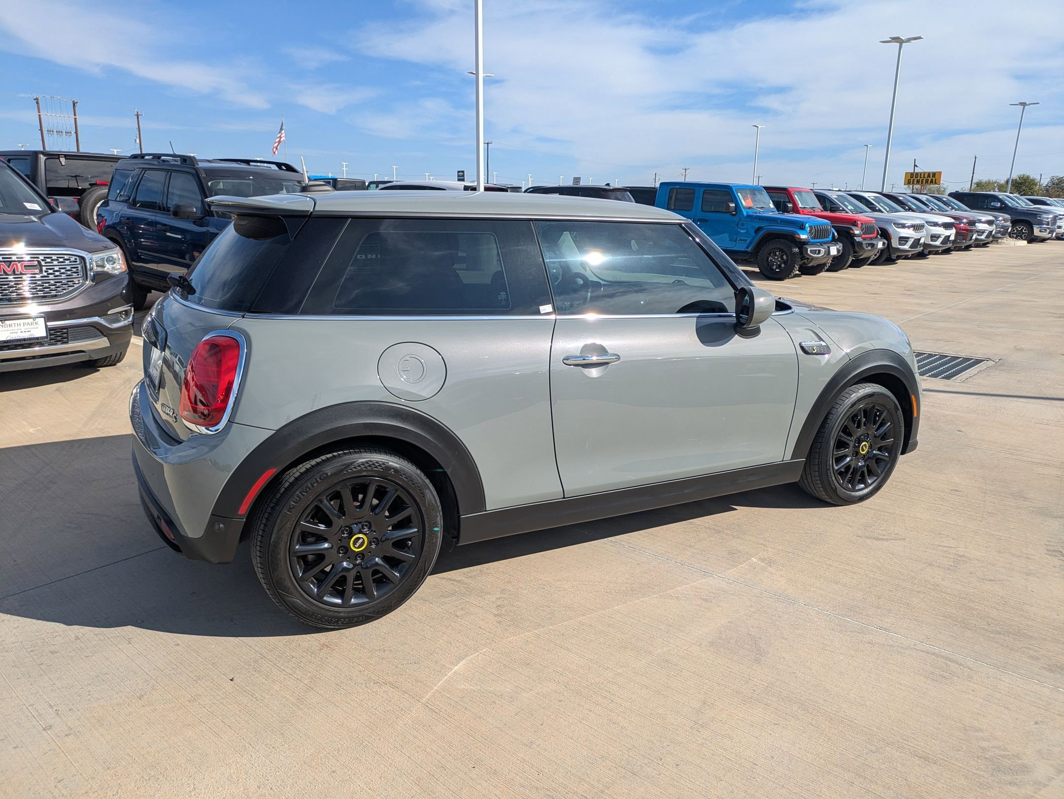 Used 2023 MINI Hardtop 2 Door SE with VIN WMW13DJ09P2S77274 for sale in Castroville, TX