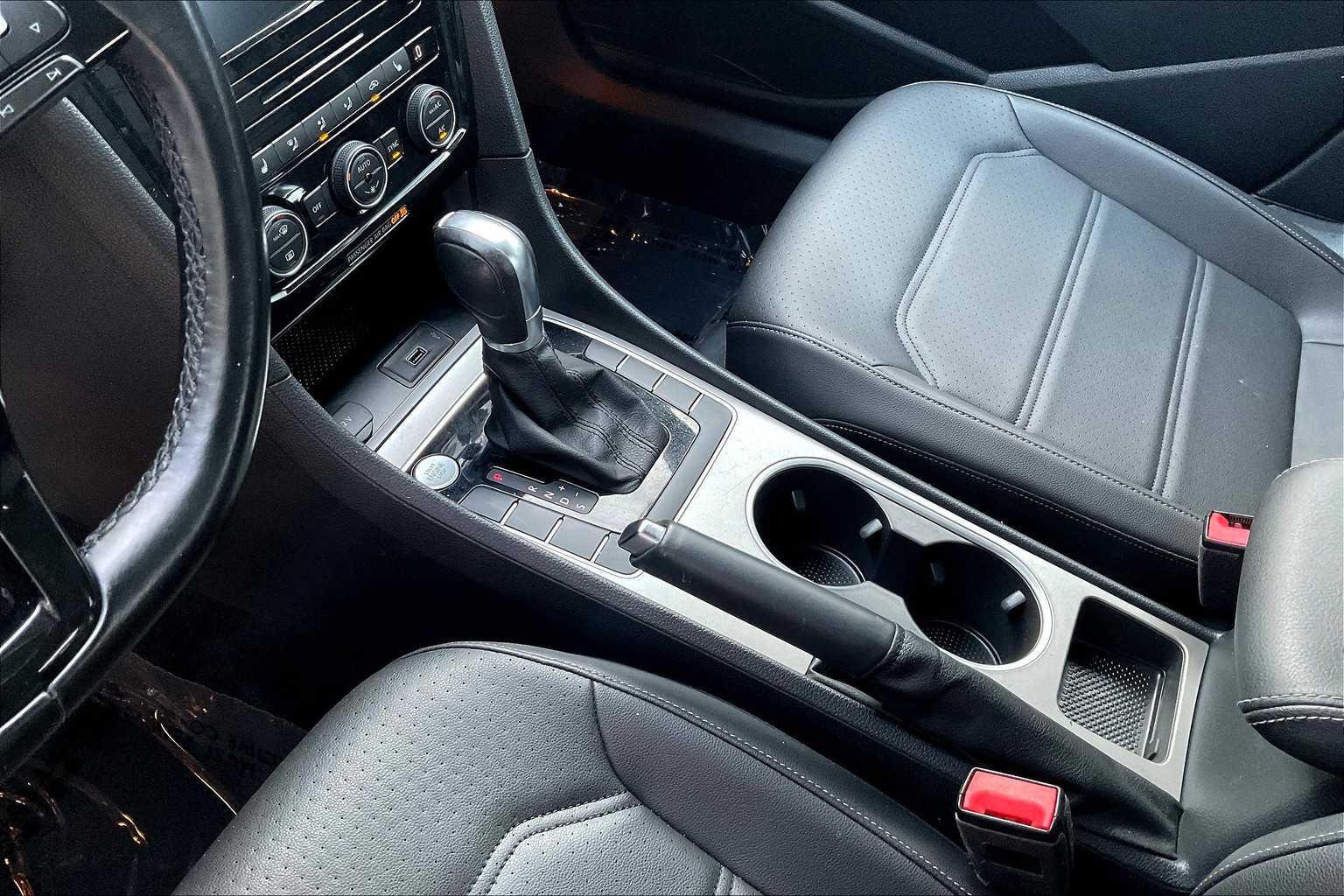 2020 Volkswagen Passat 2.0T R-Line photo 14