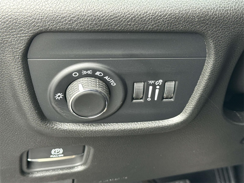 2025 Jeep Grand Cherokee Laredo photo 26