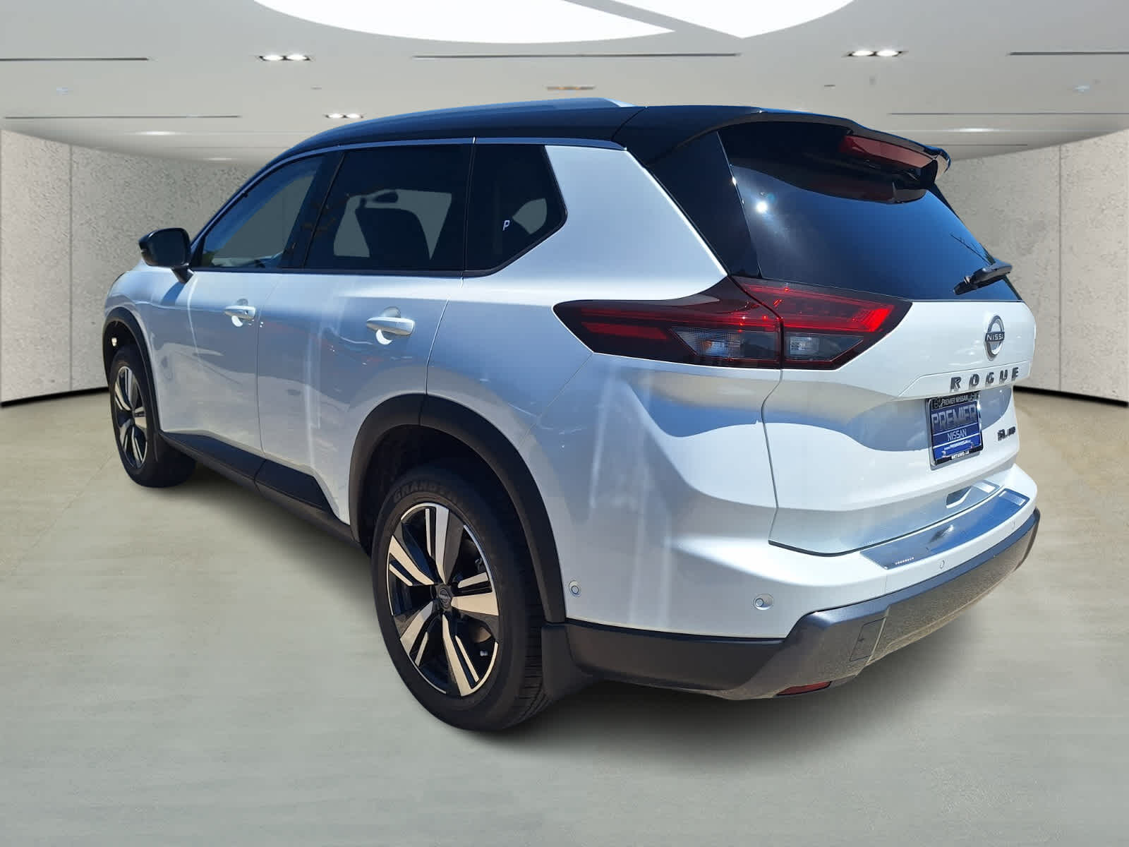 2025 Nissan Rogue SL photo 3