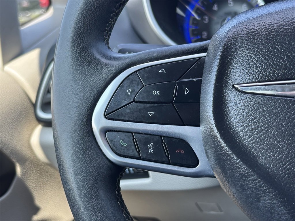 2022 Chrysler Pacifica Touring L photo 26