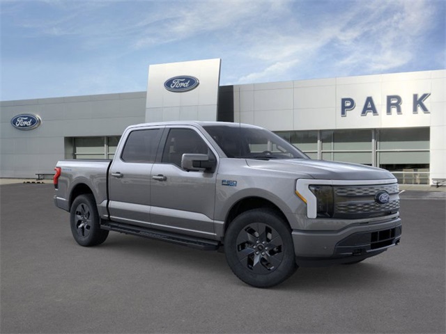 2025 Ford F-150 Lightning Lariat photo 7
